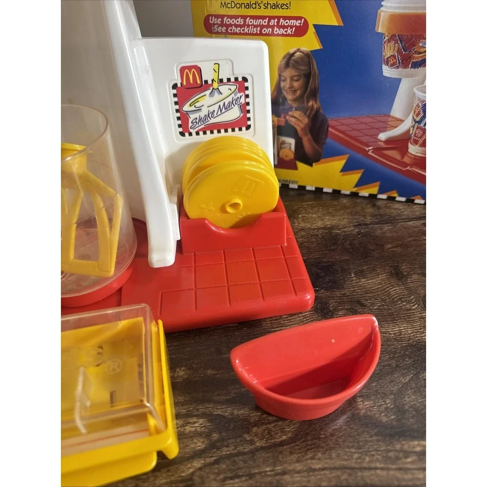 McDONALDS HAPPY MEAL MAGIC SHAKE  MAKER‎ BY MATTEL Vintage